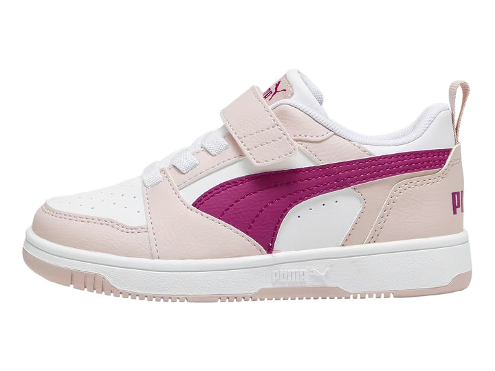 Tenis PUMA Rebound V6 Lo AC+PS en colores rosa mauve mist, blanco y magenta con cierre de velcro para niños.