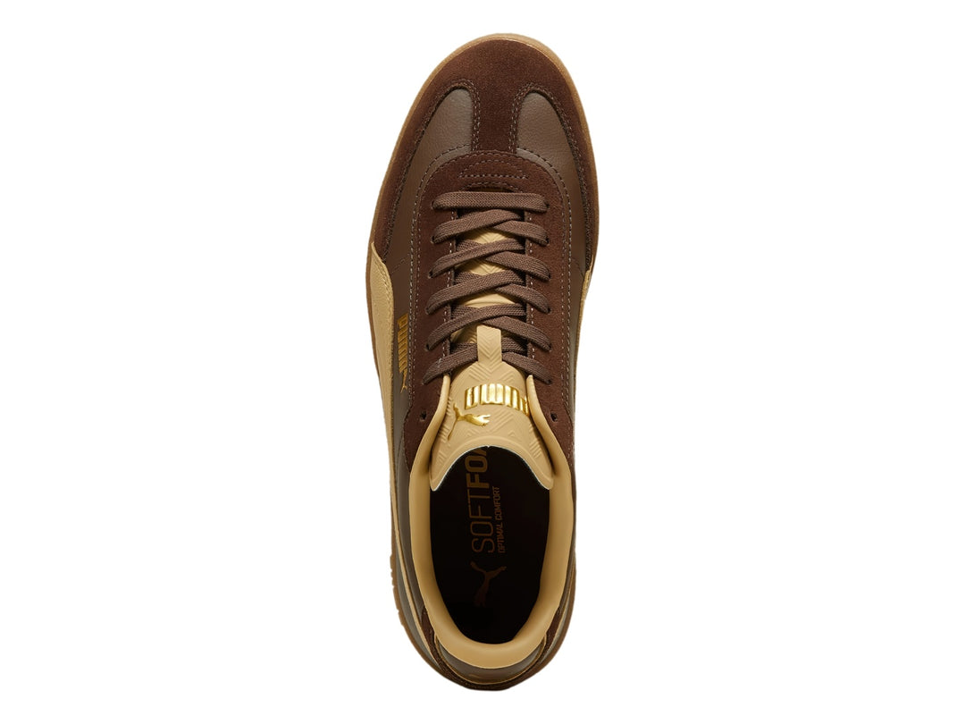 Tenis PUMA Club II Era 25 en color marrón espresso con detalles en beige y suela de goma.