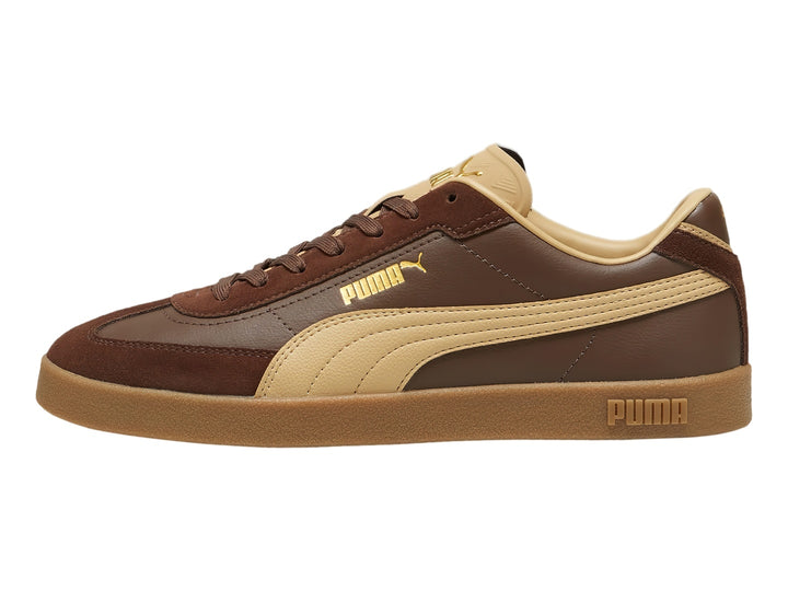 Tenis PUMA Club II Era 25 en color marrón espresso con detalles en beige y suela de goma.