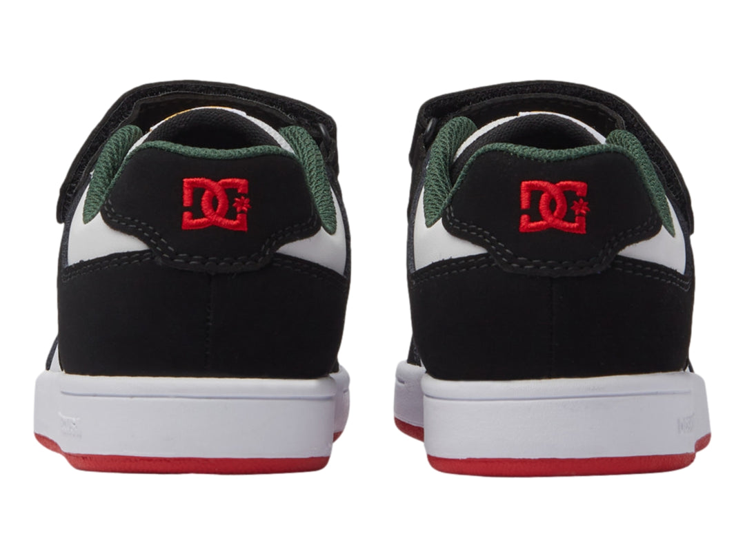 Tenis DC Shoes para niño en colores blanco, negro y rojo con cierre de velcro y agujetas.