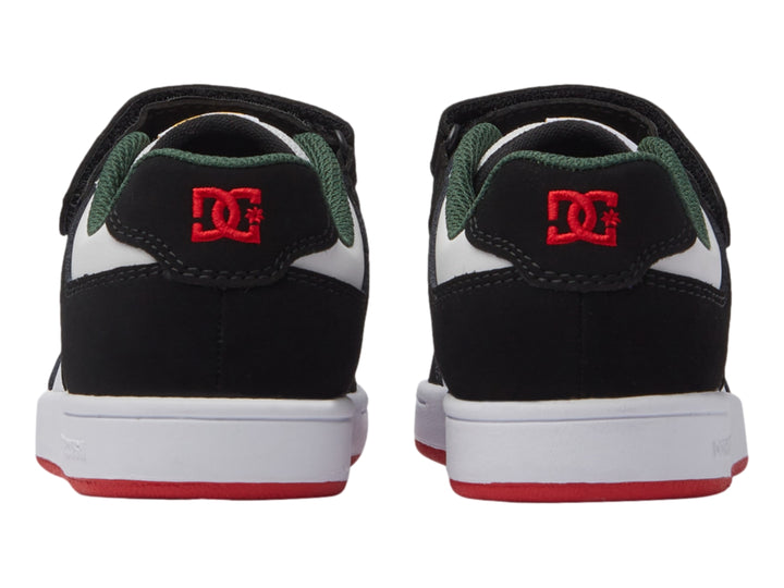 Tenis DC Shoes para niño en colores blanco, negro y rojo con cierre de velcro y agujetas.