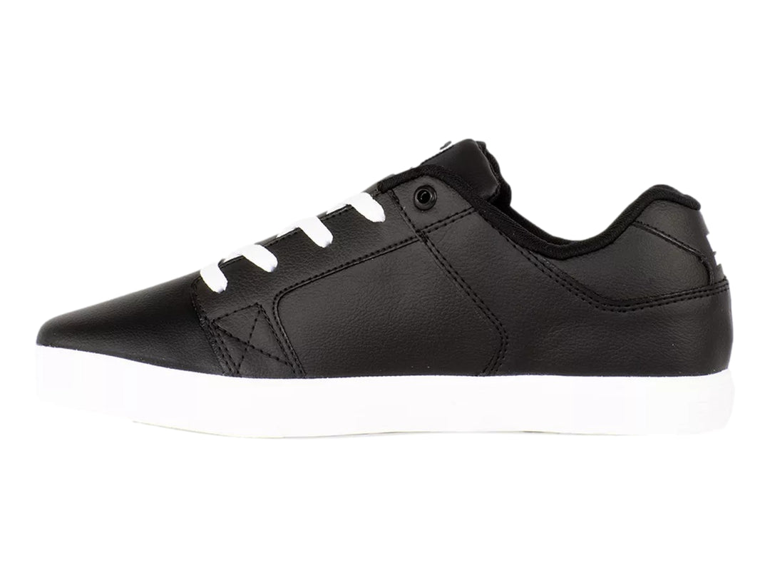 Tenis DC Shoes color negro con suela y agujetas blancas.