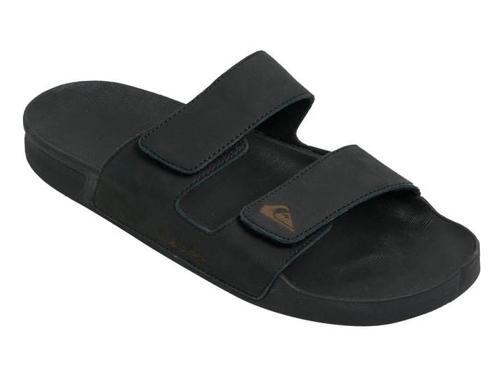 Sandalia negra de cuero Quiksilver con dos correas ajustables y suela plana.