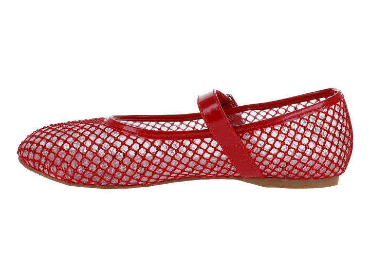Zapato plano rojo con tejido de malla y correa con hebilla plateada.