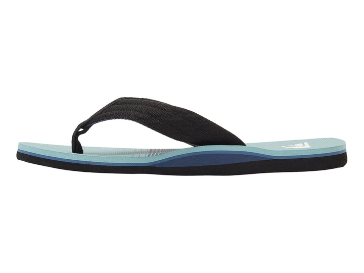 Sandalias Quiksilver de color azul con correas negras y suela negra.
