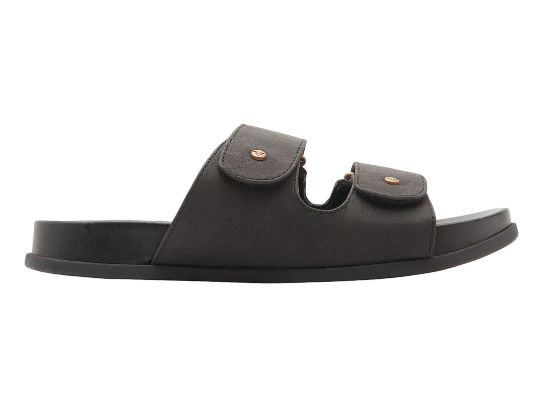 Sandalia slide negra con dos correas y botones decorativos dorados.