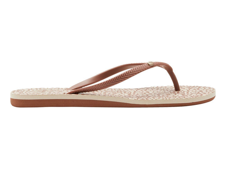 Sandalias de dedo ROXY en colores marrón y beige con estampado en la plantilla.