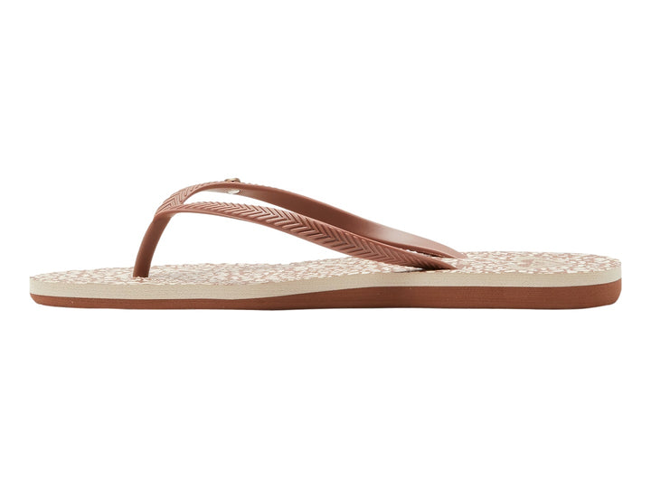 Sandalias de dedo ROXY en colores marrón y beige con estampado en la plantilla.