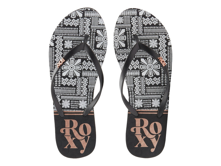 Sandalias Roxy de dedo con correas negras y plantilla blanca con estampado en negro.