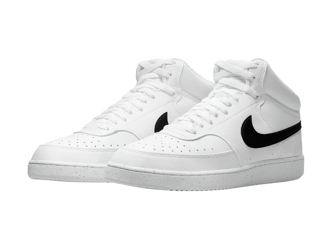 Tenis Nike Court Vision Mid color blanco con logotipo negro, diseño de corte medio.