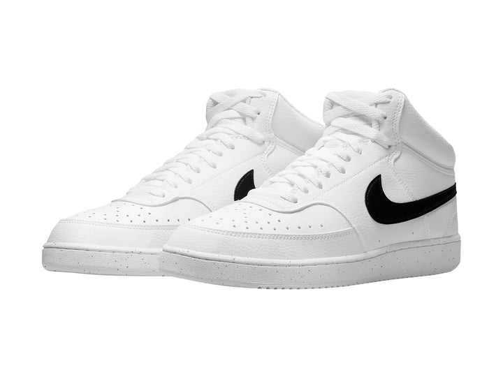 Tenis Nike Court Vision Mid color blanco con logotipo negro, diseño de corte medio.