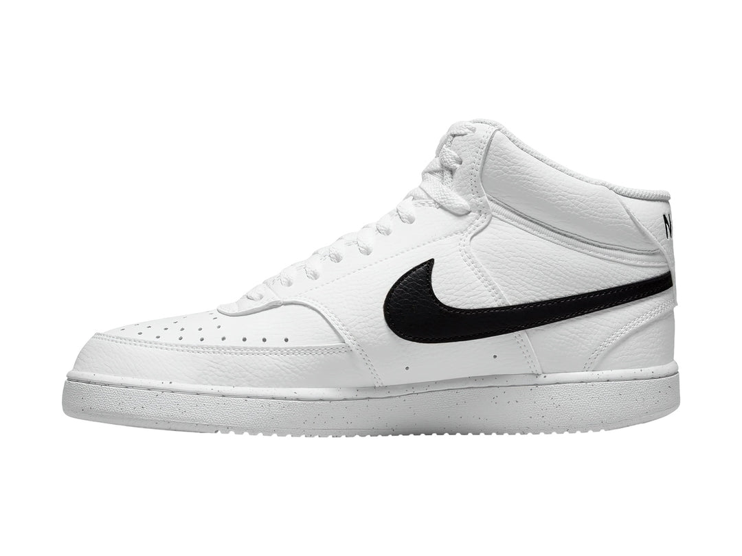 Tenis Nike Court Vision Mid color blanco con logotipo negro, diseño de corte medio.