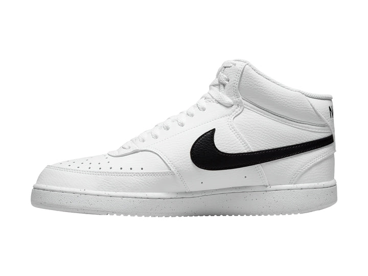 Tenis Nike Court Vision Mid color blanco con logotipo negro, diseño de corte medio.