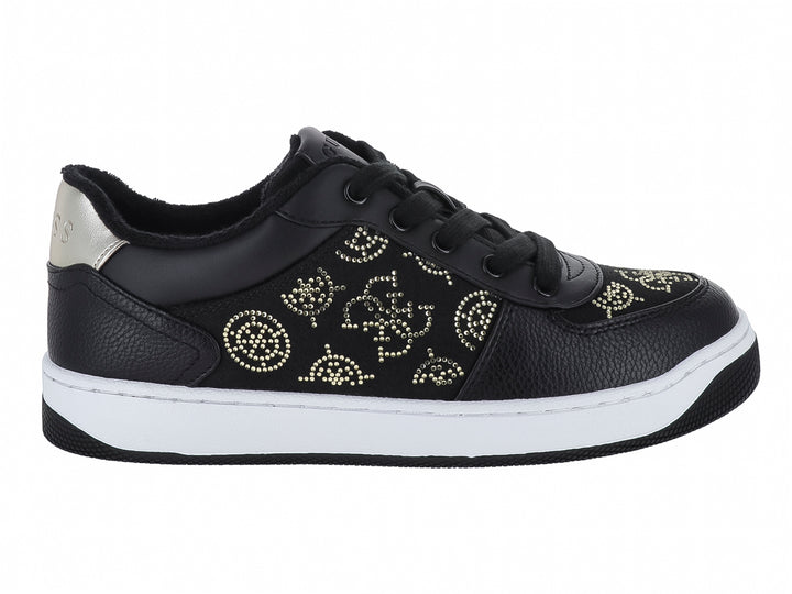 Tenis negros de la marca Guess con detalles decorativos en dorado y suela blanca.