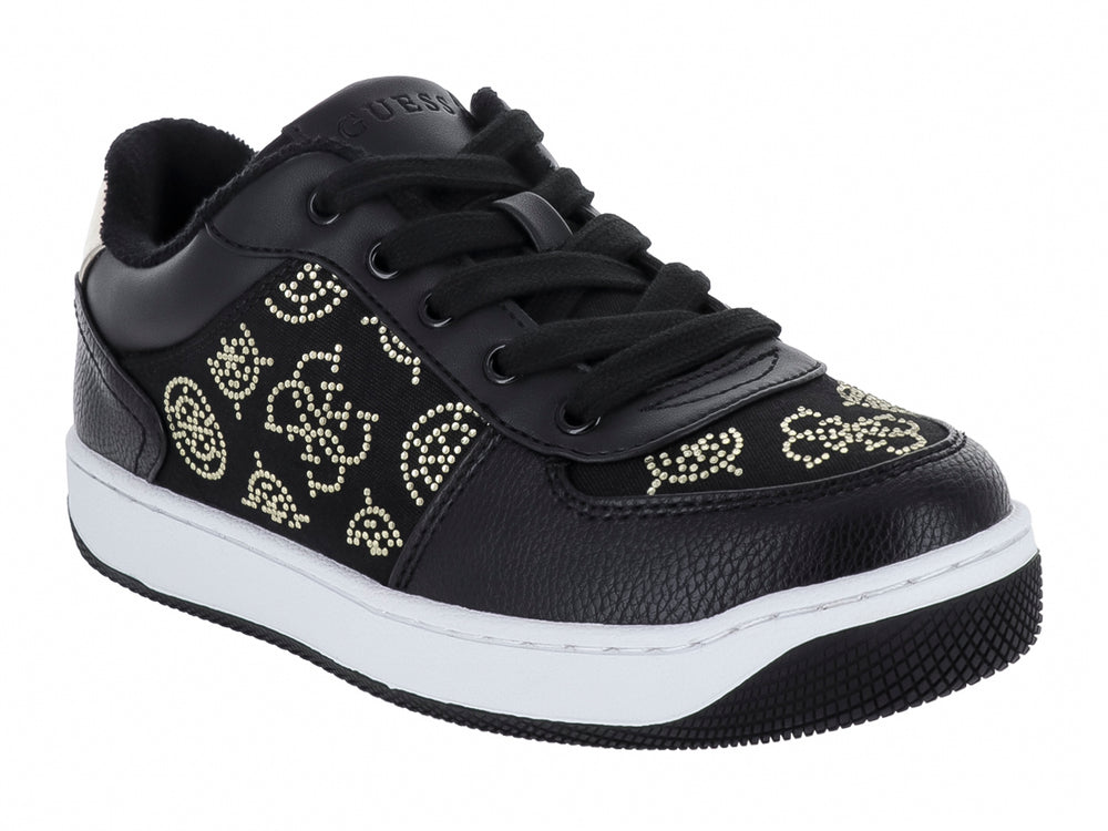 Tenis negros de la marca Guess con detalles decorativos en dorado y suela blanca.
