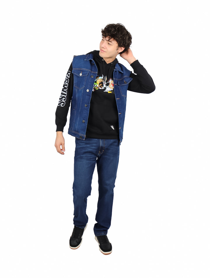 Sudadera negra con capucha y diseño de Looney Tunes en el pecho y manga.
