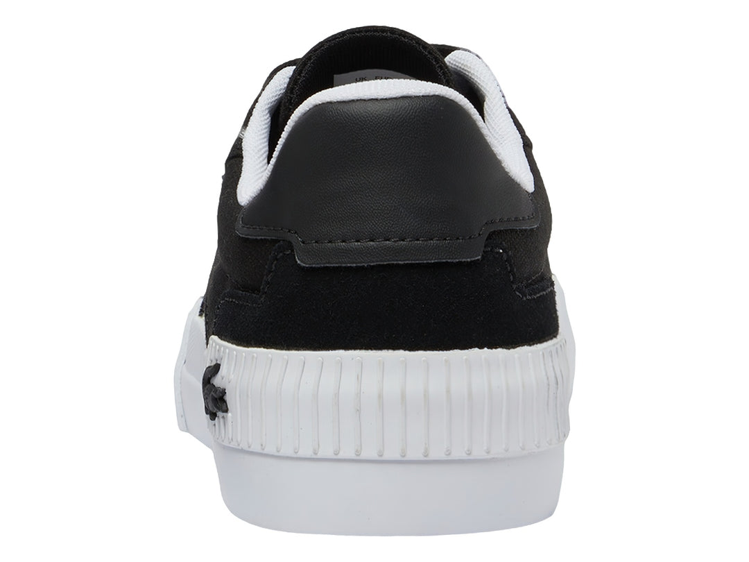 Tenis infantiles Lacoste color negro con suela y franja lateral blanca.