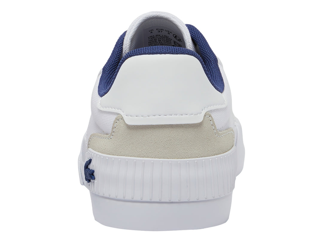 Tenis Lacoste blancos con detalles en azul marino y beige, diseño deportivo para niños.