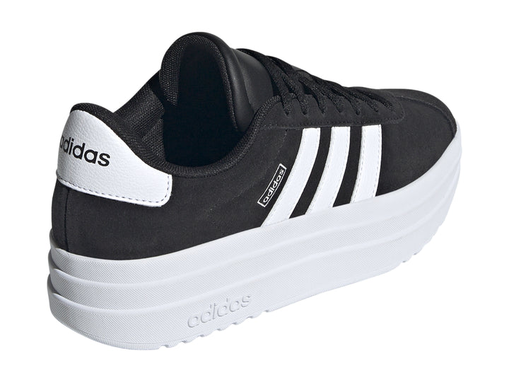 Tenis Adidas VL Court Bold para niños en color negro con franjas blancas y suela de plataforma blanca.