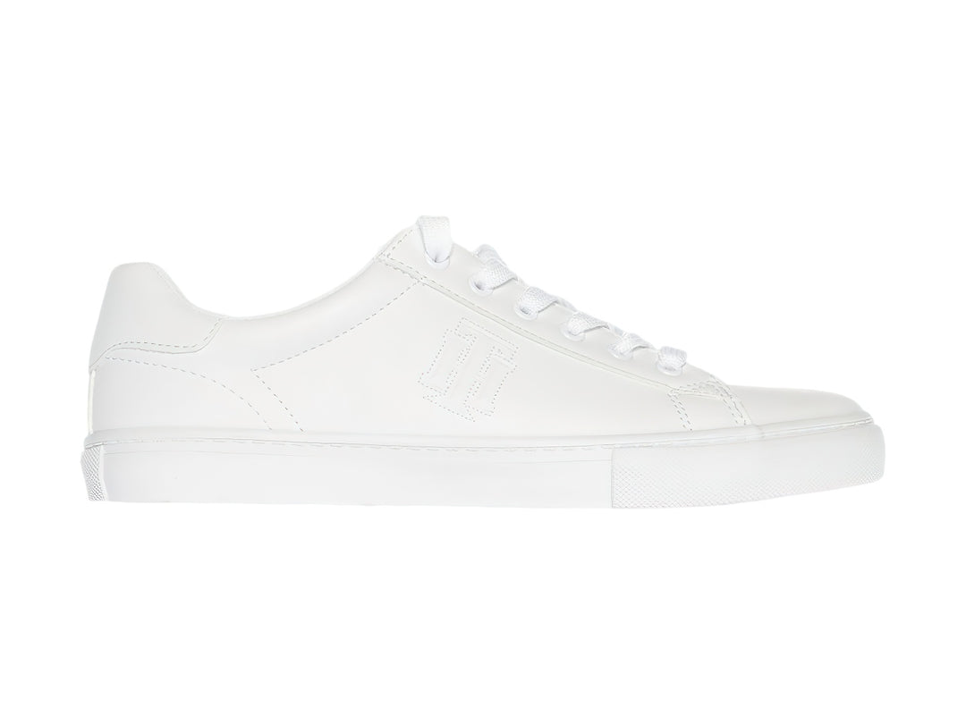 Tenis Tommy Hilfiger modelo Twle Ighton en color blanco total con suela plana y agujetas.
