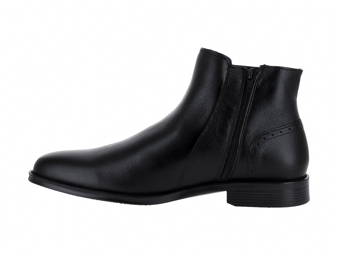 Botín de cuero negro para hombre con diseño elegante y punta redonda.
