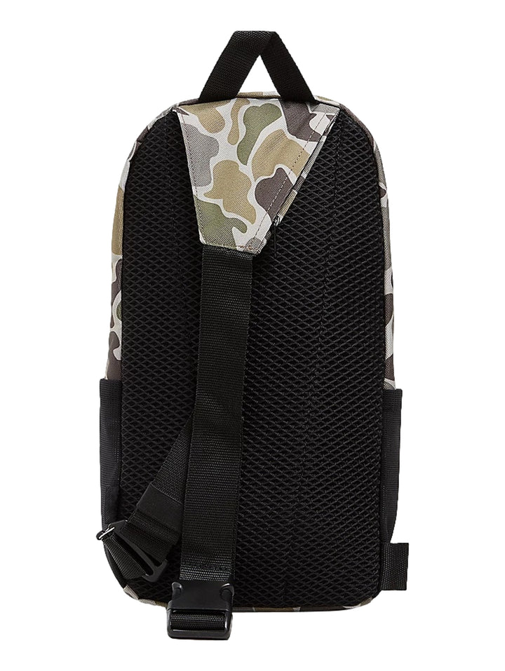 Bolso sling de VANS con estampado de camuflaje en tonos verdes y cafés, detalles en negro y logotipo frontal.