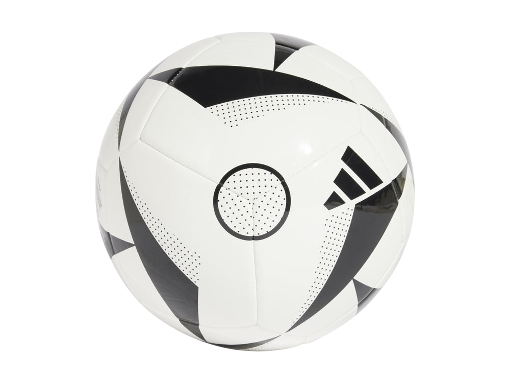 Balón de fútbol Adidas blanco con detalles en negro y el escudo del Real Madrid.