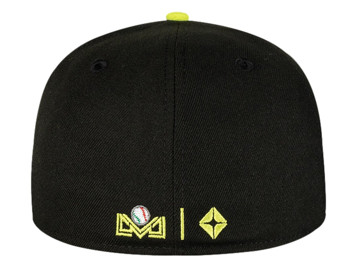 Gorra New Era negra con visera plana, bordado frontal de mascota con lentes en color amarillo neón.