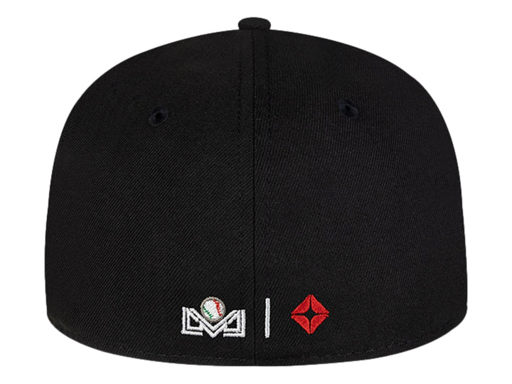 Gorra New Era color negro con visera plana y letras &