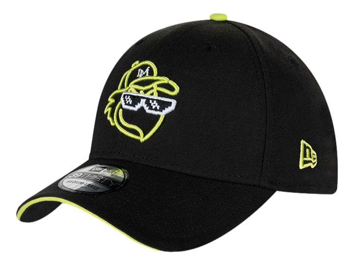 Gorra de béisbol New Era color verde oscuro con detalles y logo bordado en verde lima.