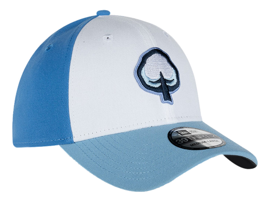 Gorra de béisbol New Era bicolor en blanco y azul con logotipo bordado al frente.