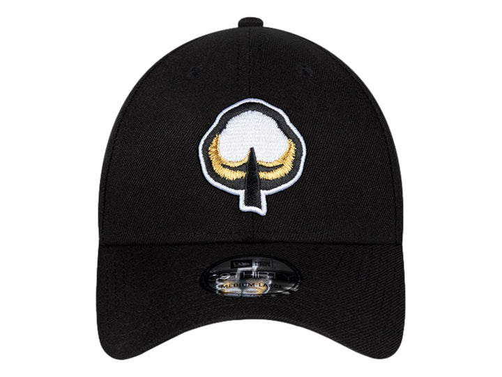 Gorra de béisbol New Era color negro con logotipo bordado en el frente y lateral.
