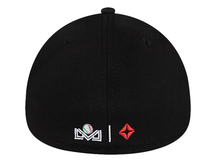 Gorra de béisbol New Era color negro con logotipo bordado en el frente y lateral.