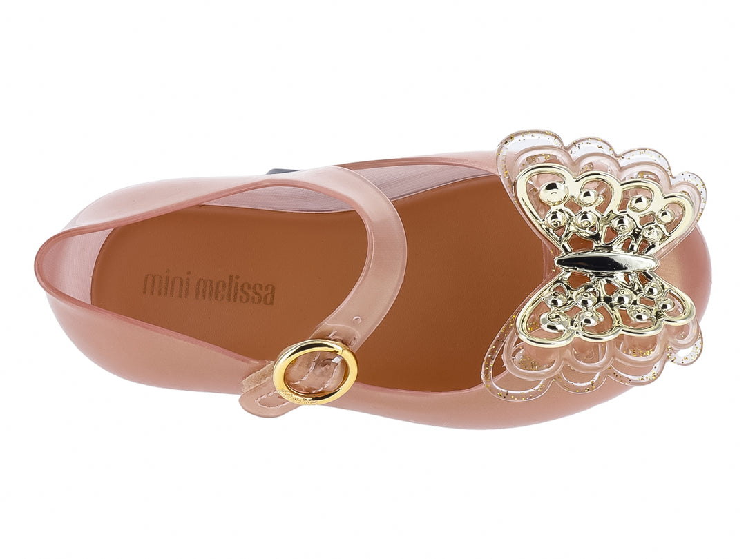 Zapato Mini Melissa color oro con correa y adorno de mariposa brillante en la punta para Niña.