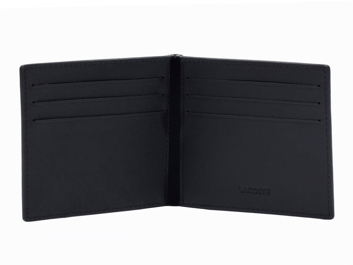Cartera Lacoste de cuero color negro con logotipo metálico en la esquina inferior derecha.