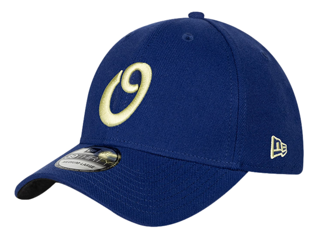 Gorra de béisbol New Era color azul marino con logotipo bordado en amarillo.
