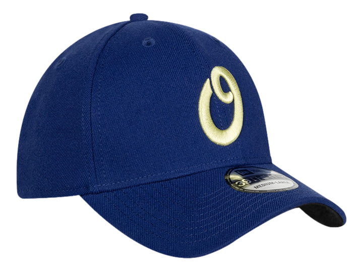 Gorra de béisbol New Era color azul marino con logotipo bordado en amarillo.