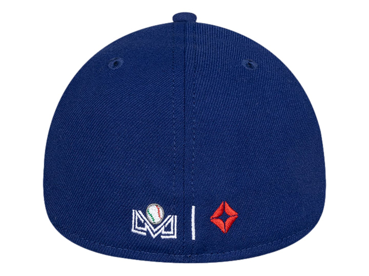 Gorra de béisbol New Era color azul marino con logotipo bordado en amarillo.