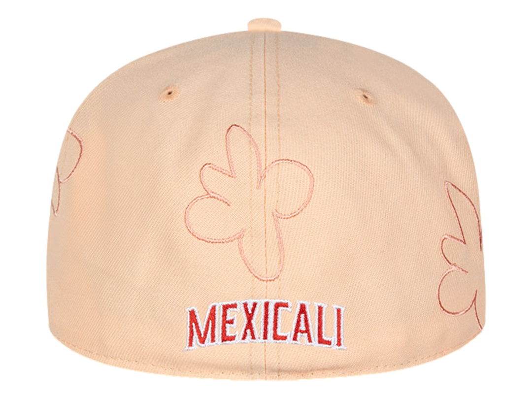 Gorra New Era color rosa con visera plana, bordados de flores y letras &