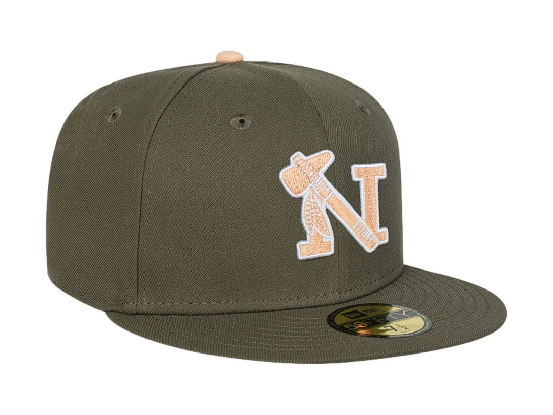 Gorra de béisbol New Era color verde oliva con visera plana y logotipo bordado en el frente.