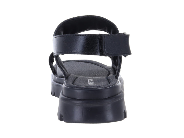Sandalia negra de plataforma con correas cruzadas y suela track para mujer.