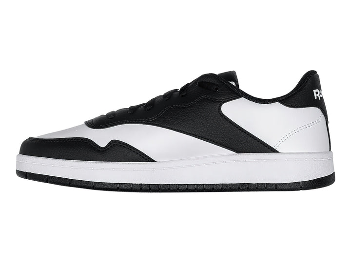 Tenis de baloncesto Reebok en colores blanco y negro con suela blanca y detalles laterales negros.