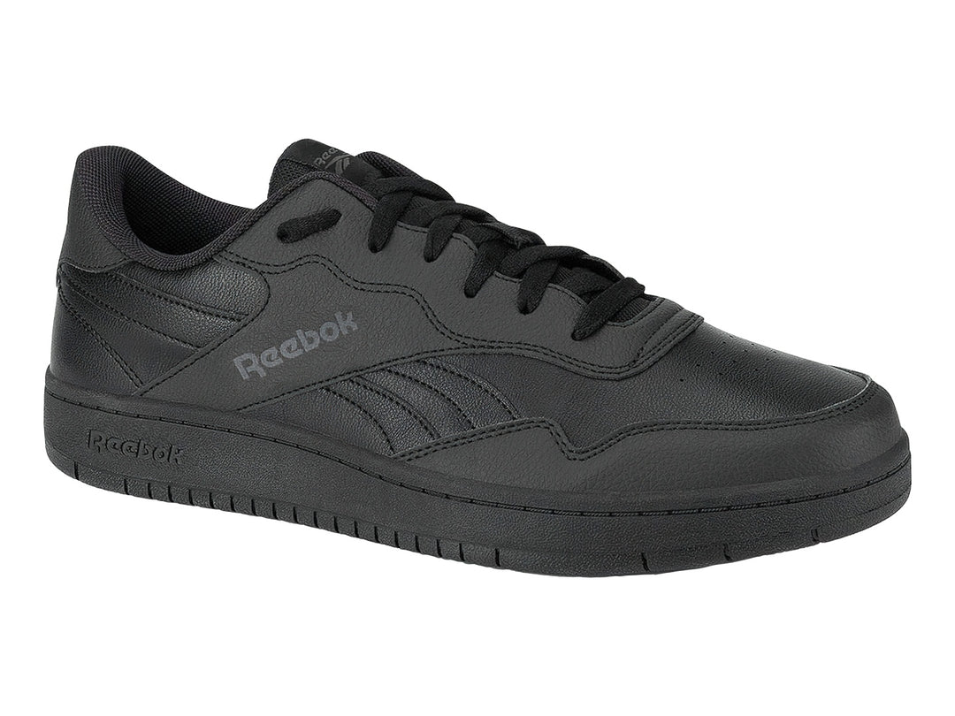 Tenis Reebok color negro con suela plana y cordones, vista lateral.