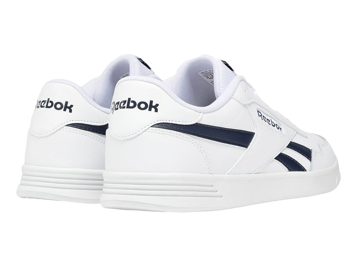 Tenis deportivos Reebok Court Advance en color blanco con detalles laterales en negro y suela blanca.