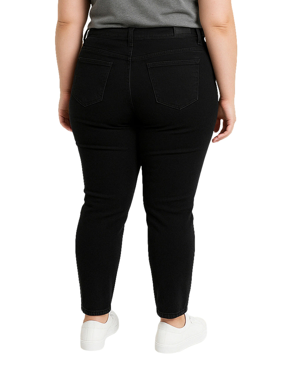 Pantalones jeans negros estilo curvy skinny ajustados.