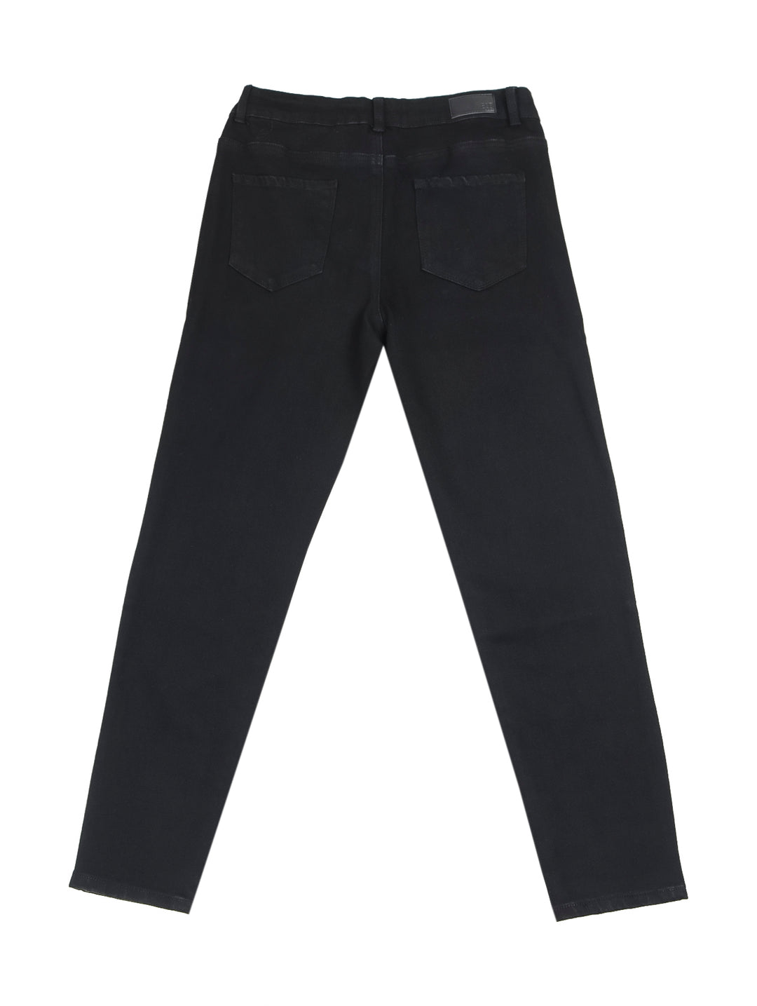 Pantalones jeans negros estilo curvy skinny ajustados.