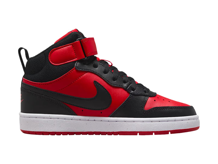 Tenis Nike Court Borough Mid 2 en colores rojo y negro con suela blanca y correa en el tobillo.