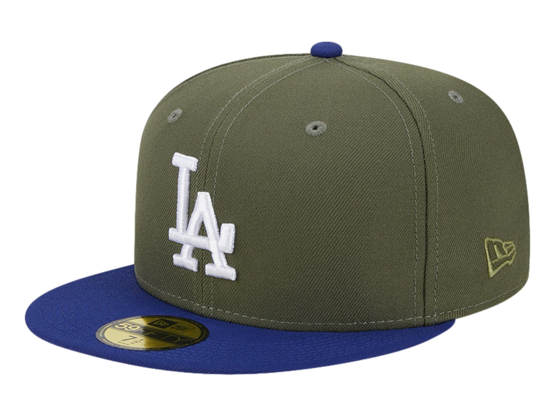 Gorra New Era de color verde oliva con visera azul y logo blanco de los Dodgers en el frente.