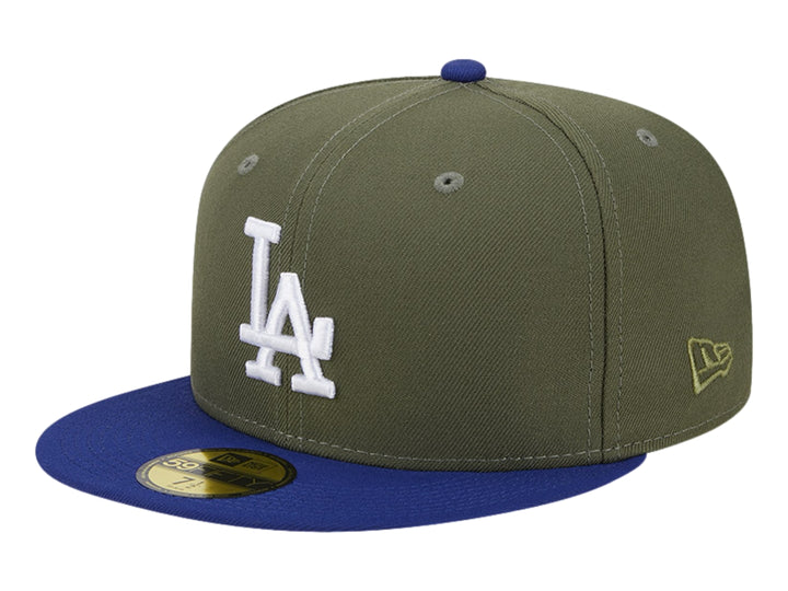 Gorra New Era de color verde oliva con visera azul y logo blanco de los Dodgers en el frente.