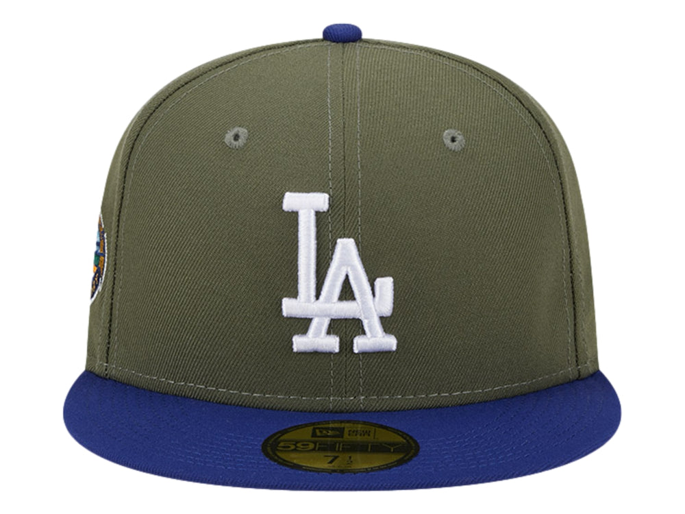 Gorra New Era de color verde oliva con visera azul y logo blanco de los Dodgers en el frente.